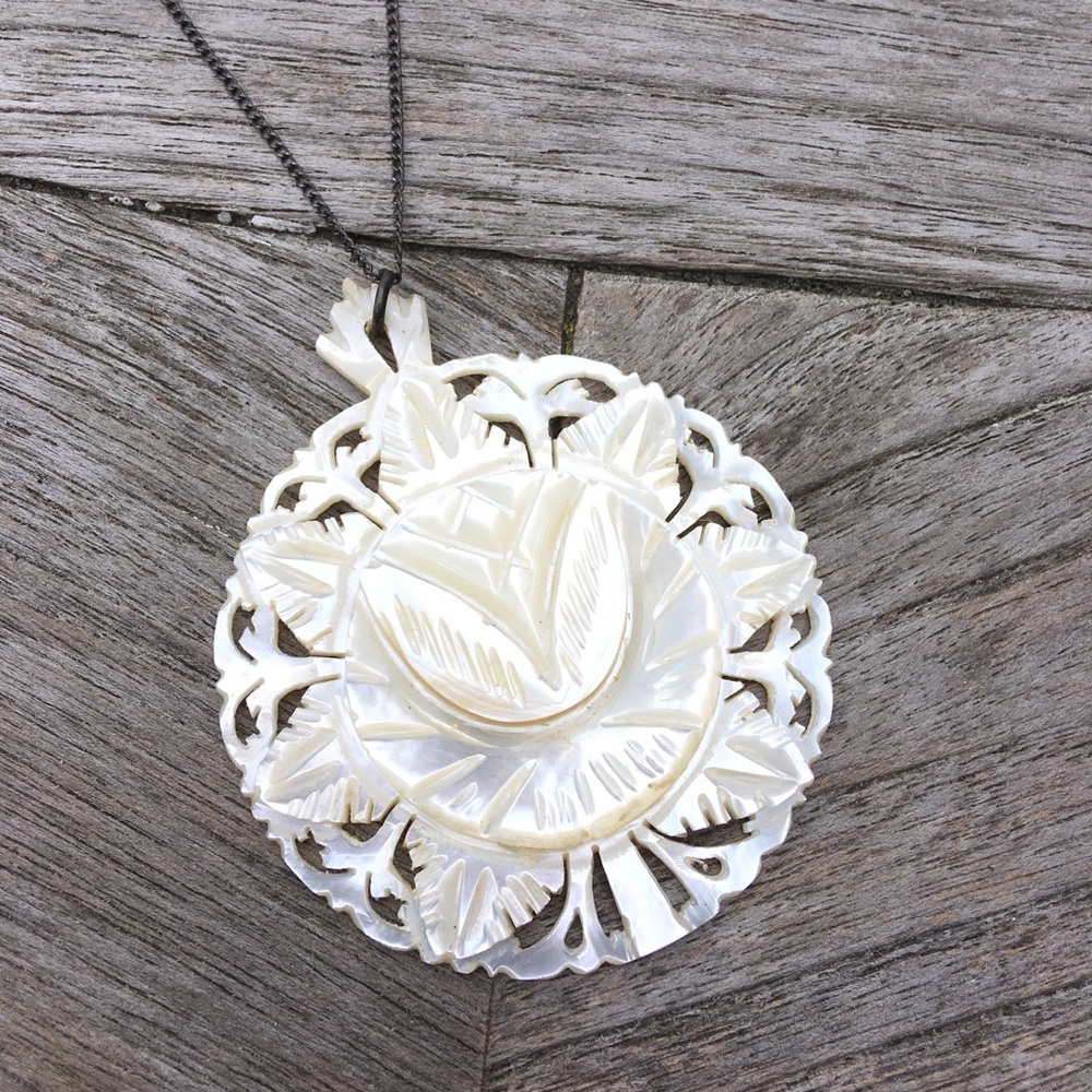 Vintage Mother of Pearl Flower Pendant Hand Carved Shell Filigree 2" NWT